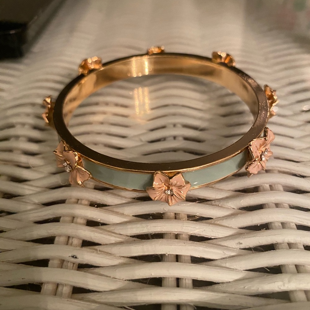 Bangle bracelet